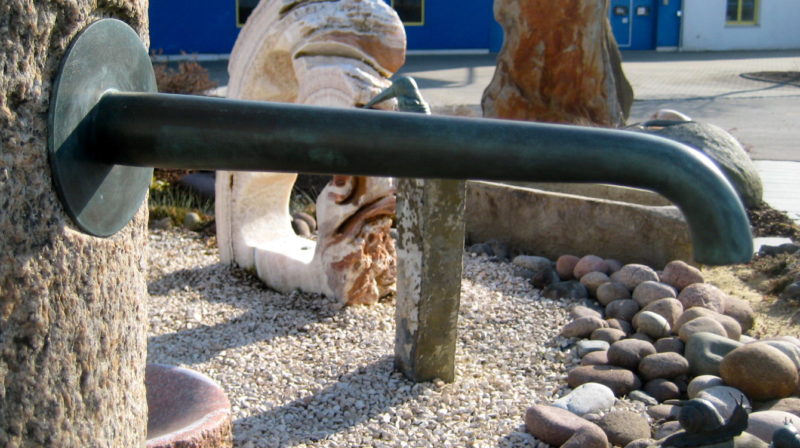 Zubehör: Wasserspeier aus Bronze,patiniert, 26 cm lang