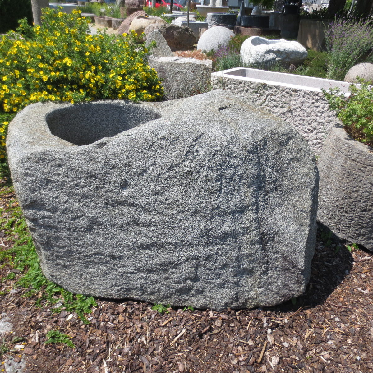 Brunnen aus großem Granitfindling BWk013 (3)