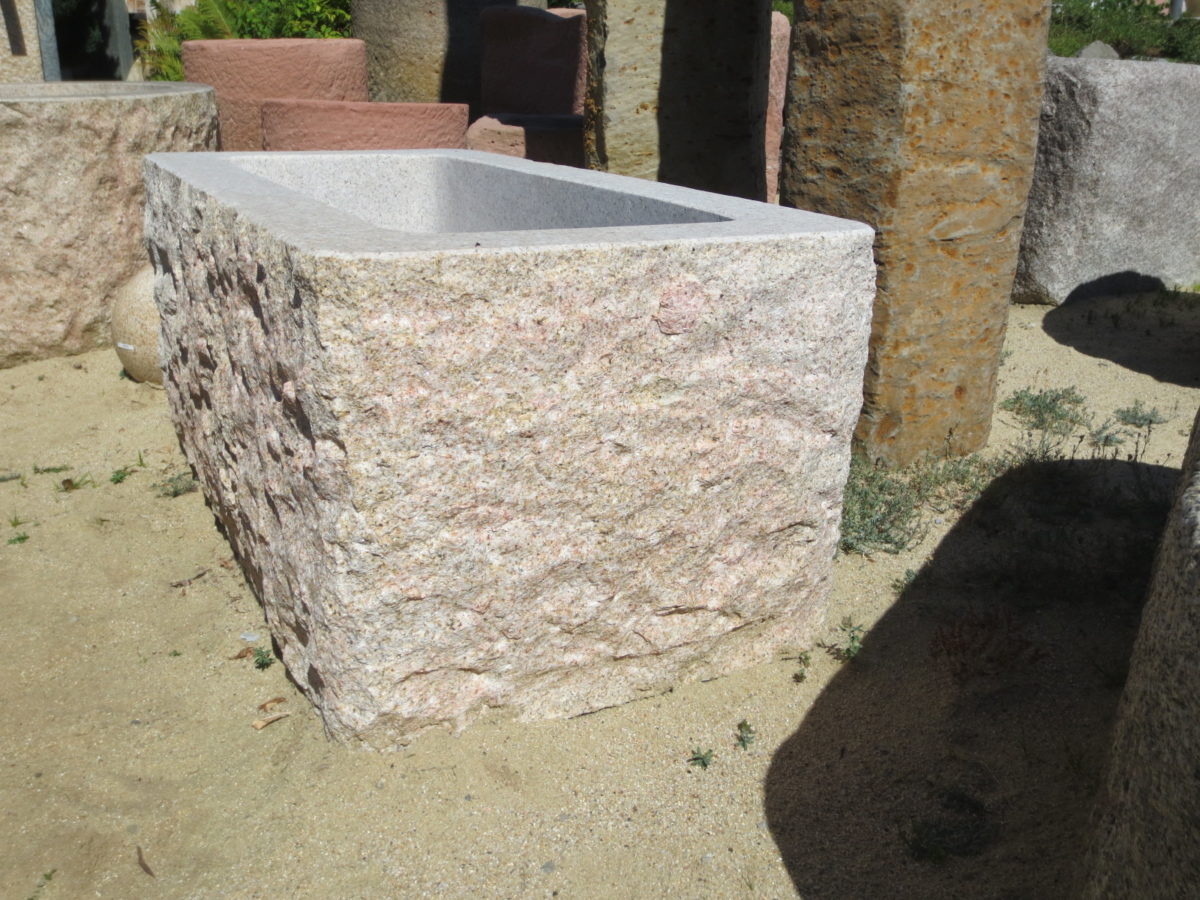 Granitbrunnen aus Naturstein für den Garten