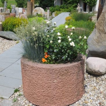 Pflanzentröge aus Naturstein