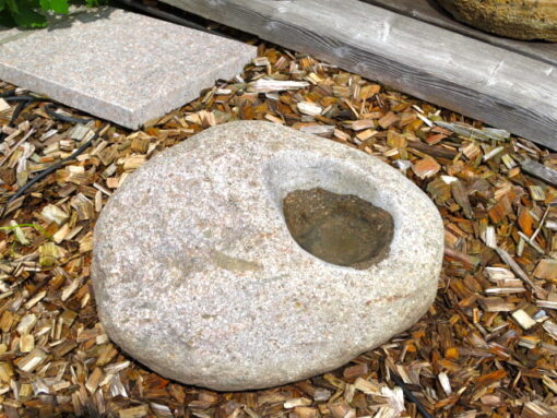 Vogeltränke aus Porphyr