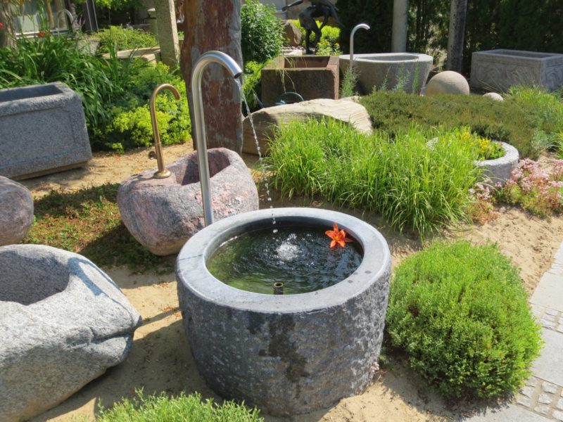 Granitbrunnen für den Garten, innen geschliffen, O 080 h50 cm