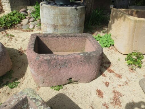 Brunnenbecken rot