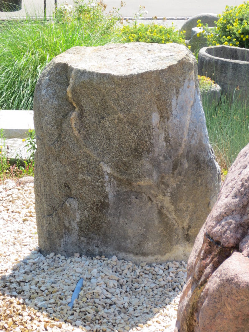 Quellstein aus Granitfindling BWk004 (1)