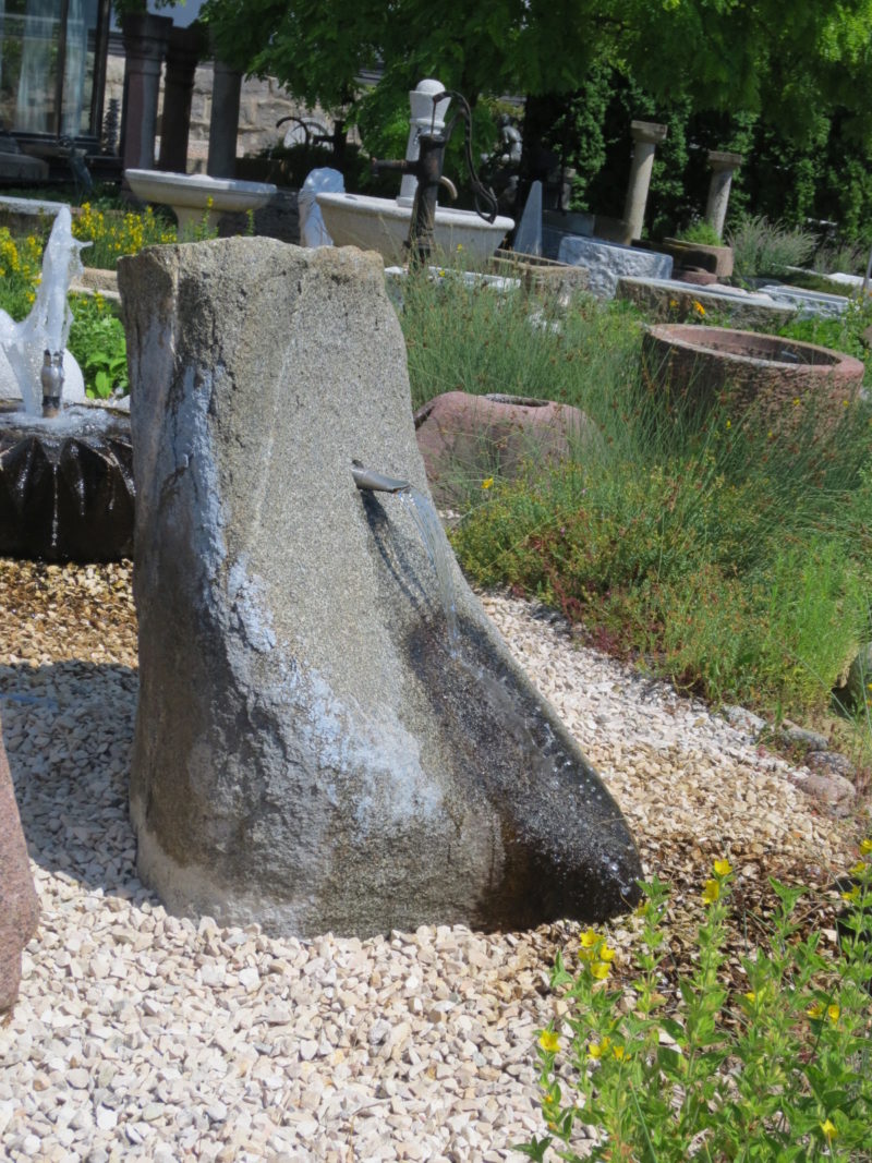Quellstein aus Granitfindling BWk004 (4)