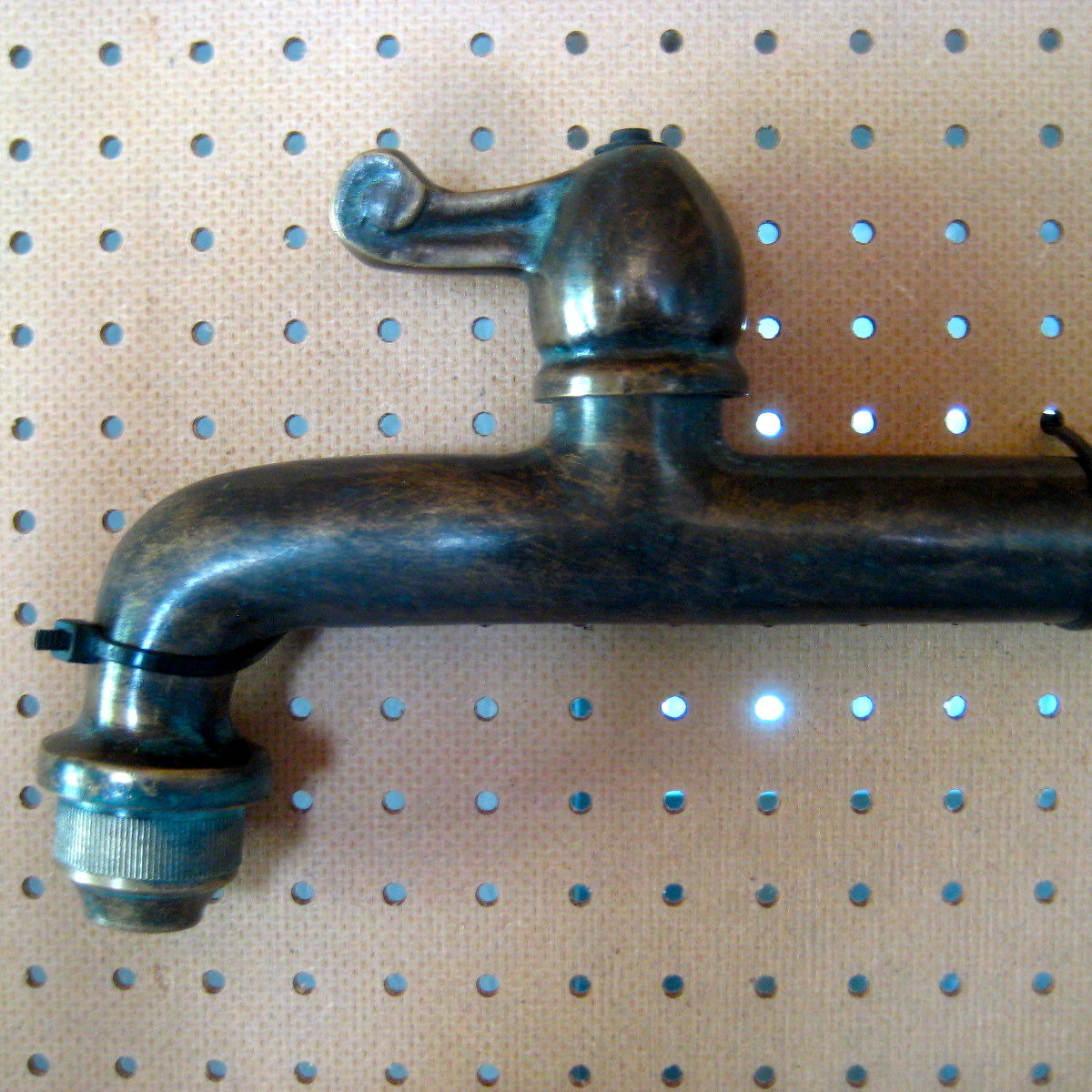 Wasserhahn aus Bronze
