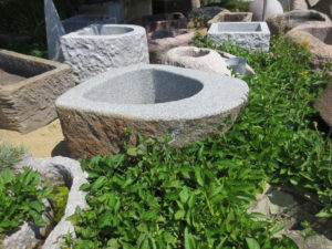 Steinbrunnen für den Garten