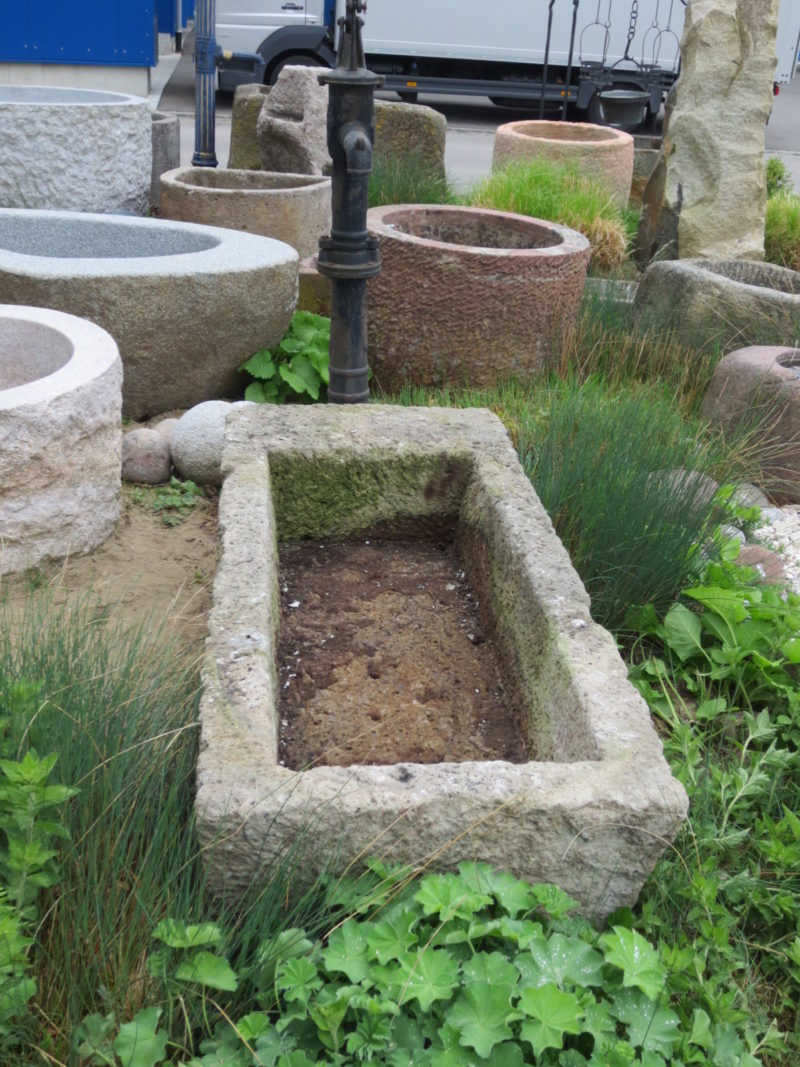 Brunnen rechteckig antik