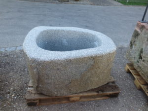 Brunnen aus Granitfindling 105x80h58cm BWk030 (1)