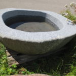 Brunnen aus Granitfindling 140x115h44cm (1)