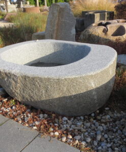 Findlingsbrunnen Granit