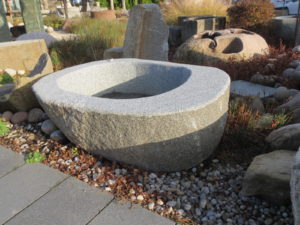 Findlingsbrunnen Granit