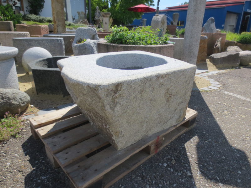 Gartenbrunnen