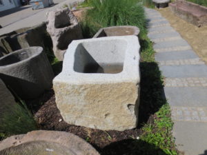 Brunnen aus Granitfindling 105x90h64cm (2)
