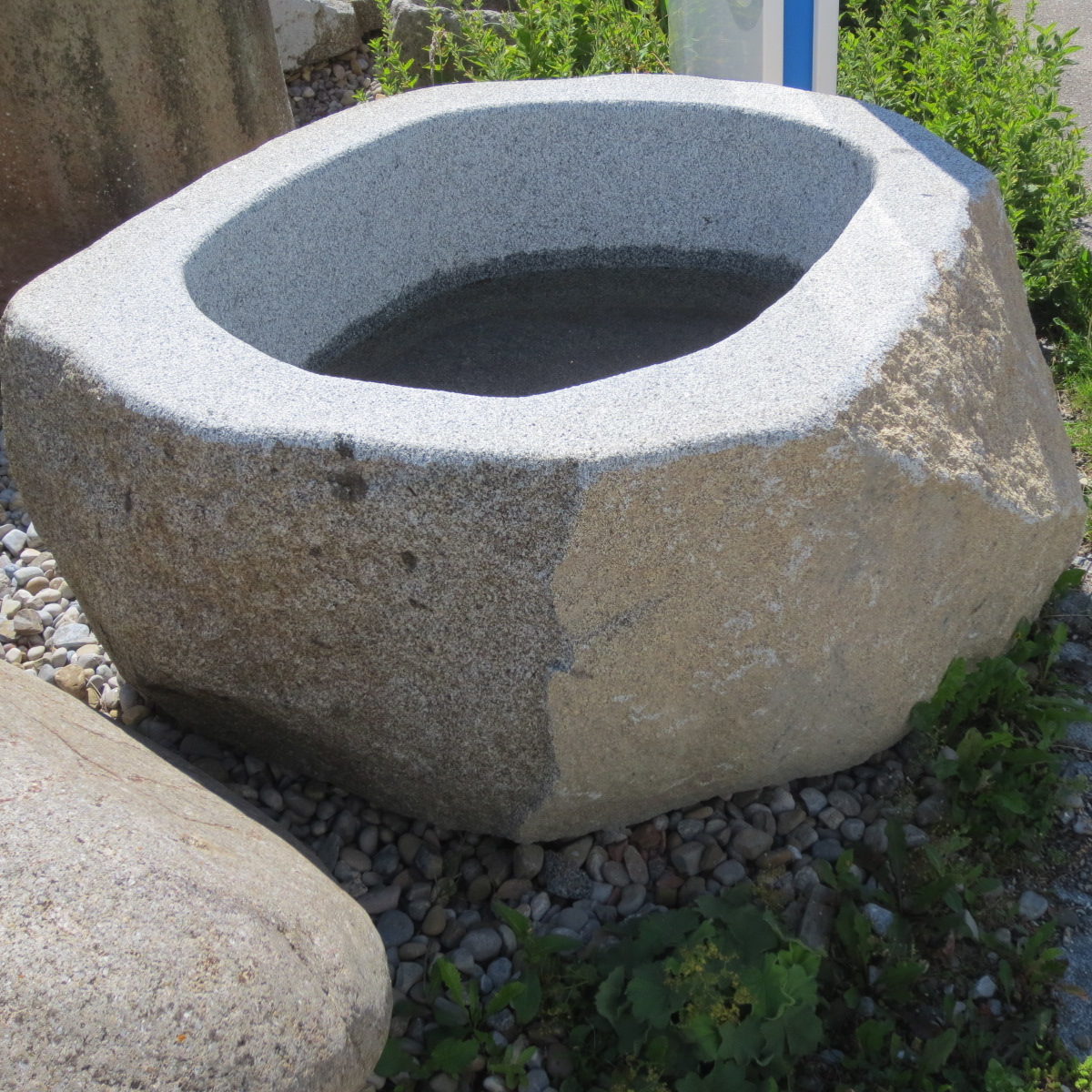 Steinbrunnen Garten