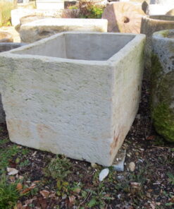 Steinbrunnen aus Sandstein antik für den Garten