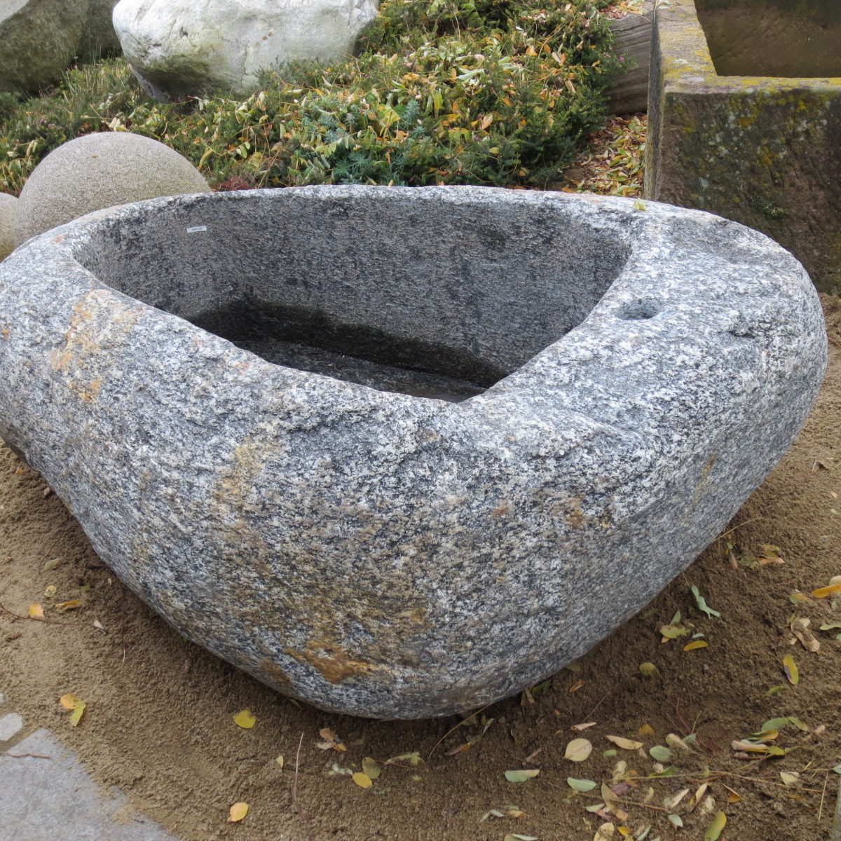 Brunnenfindling aus grauem Granit