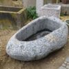 Granitbrunnen oval aus Schweden, mit schöner Maserung