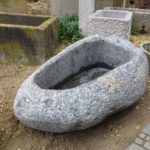Granitbrunnen oval aus Schweden, mit schöner Maserung