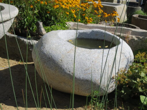 Brunnenfindling aus hellgrauem Granit (3)