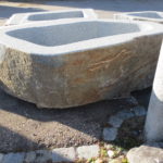 Brunnen-aus-Granitfindling-gross-226x152h71-BWk011-5.jpg