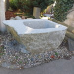 Brunnen-aus-Granitfindling-162x102h66-BWk009-2.jpg