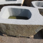 Brunnen-aus-Granitfindling-162x102h66-BWk0091.jpg
