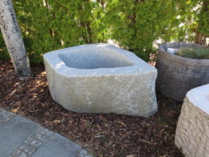 Brunnen-aus-Granitfindling-BWk006