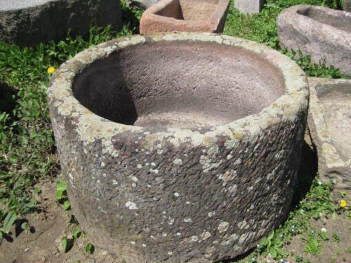 Antiker Steinbrunnen aus Sandstein